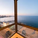 Seaview Luxury Haven Living & 3bedrooms Seafront * Sliema