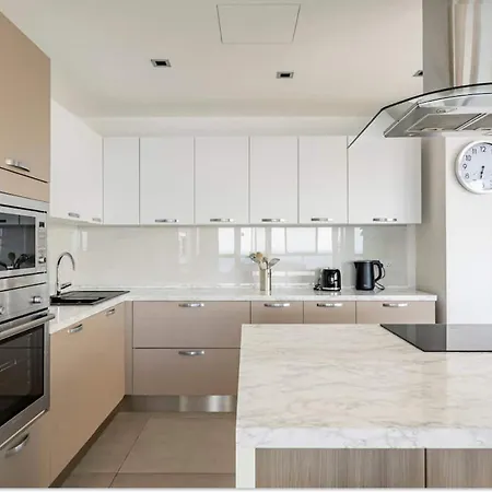 شقة Sea View Luxury Haven Living & 3bedrooms Seafront سليمة