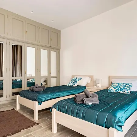 Διαμέρισμα Seafront 3 Bedroom Haven In By Mr Homes *