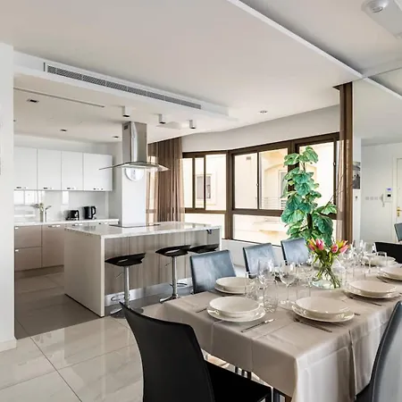 Sea View Luxury Haven Living & 3bedrooms Seafront Слима