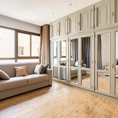 Sea View Luxury Haven Living & 3bedrooms Seafront * سليمة