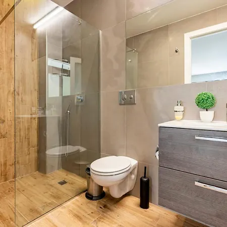 Sea View Luxury Haven Living & 3bedrooms Seafront Apartman *