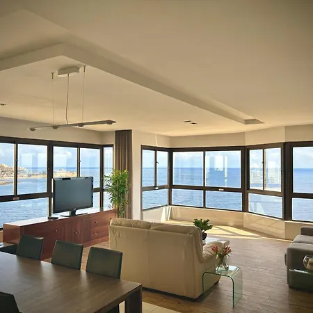 Sea View Luxury Haven Living & 3bedrooms Seafront شقة