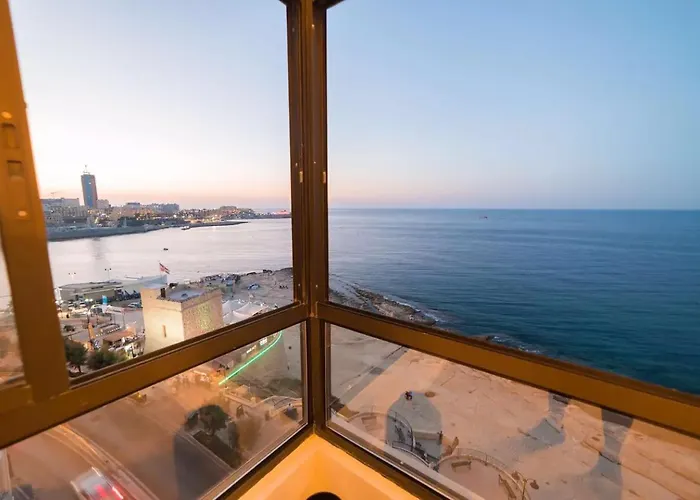 Sea View Luxury Haven Living & 3bedrooms Seafront * Sliema
