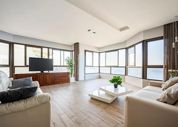 Sea View Luxury Haven Living & 3bedrooms Seafront * Sliema
