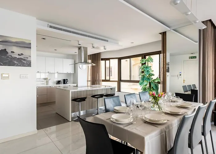 Sea View Luxury Haven Living & 3bedrooms Seafront Sliema