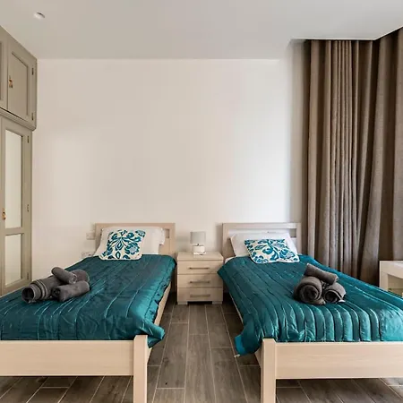 Apartament Seafront 3 Bedroom Haven In By Mr Homes *
